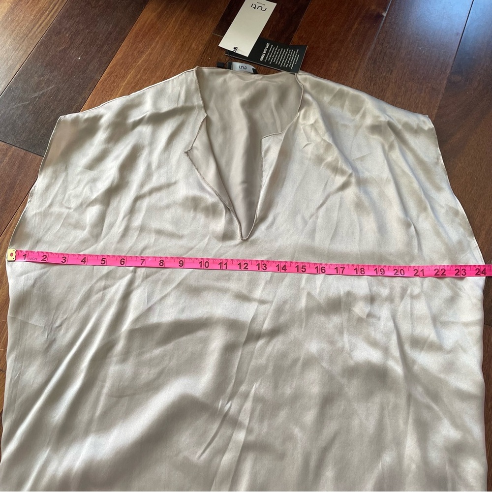 NWT Ruti The All Day Washable Silk Top Dusty Lavender V Neck Short Sleeve S/M - Picture 8 of 9